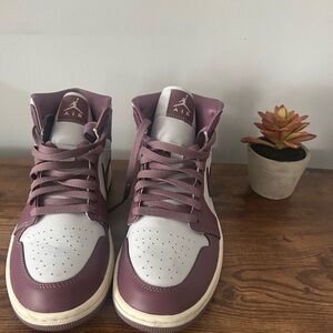 Nike Sneakers in Burgundy and White